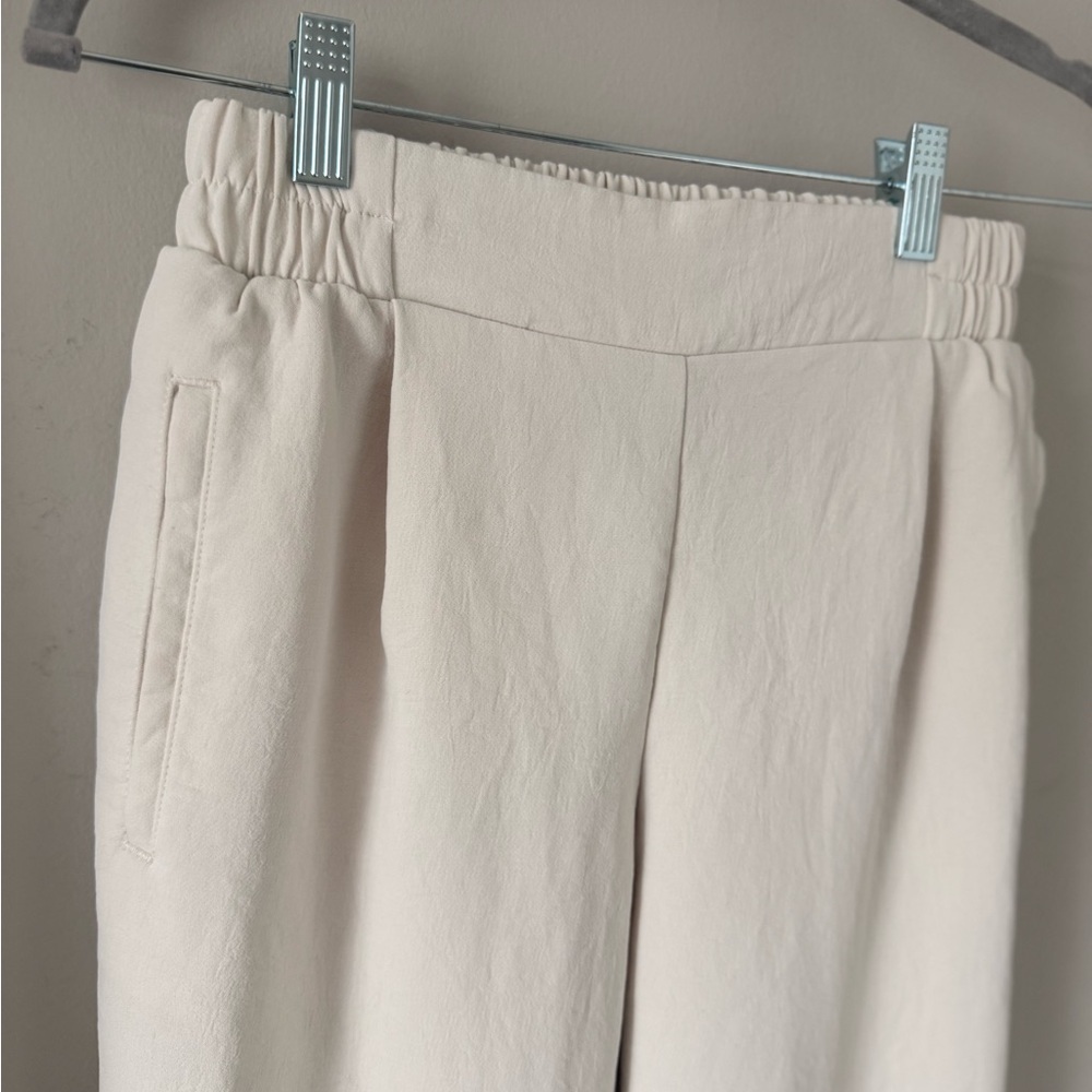CHIC LIGHTWEIGHT PANTS - CAPSULE WARDROBE STAPLE PIECE - Picture 2 of 5